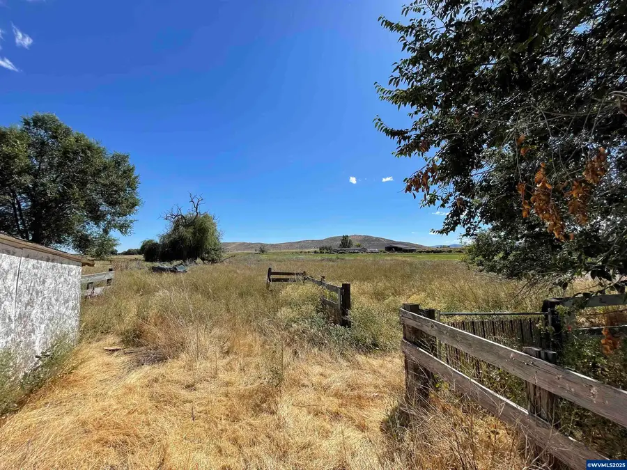 2202  Joe Wright Rd, Klamath Falls, OR 97603 - Image #2