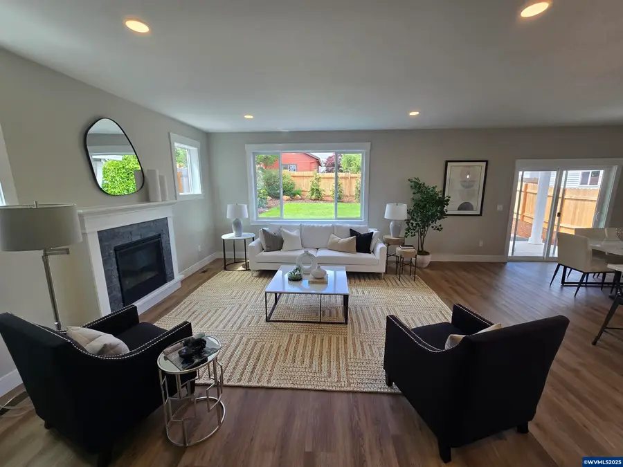 195  Iowa St, Silverton, OR 97381 - Image #2