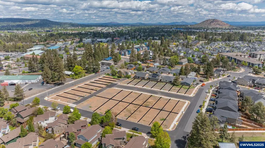 61528  Parrell Rd, Bend, OR 97702 - Image #2