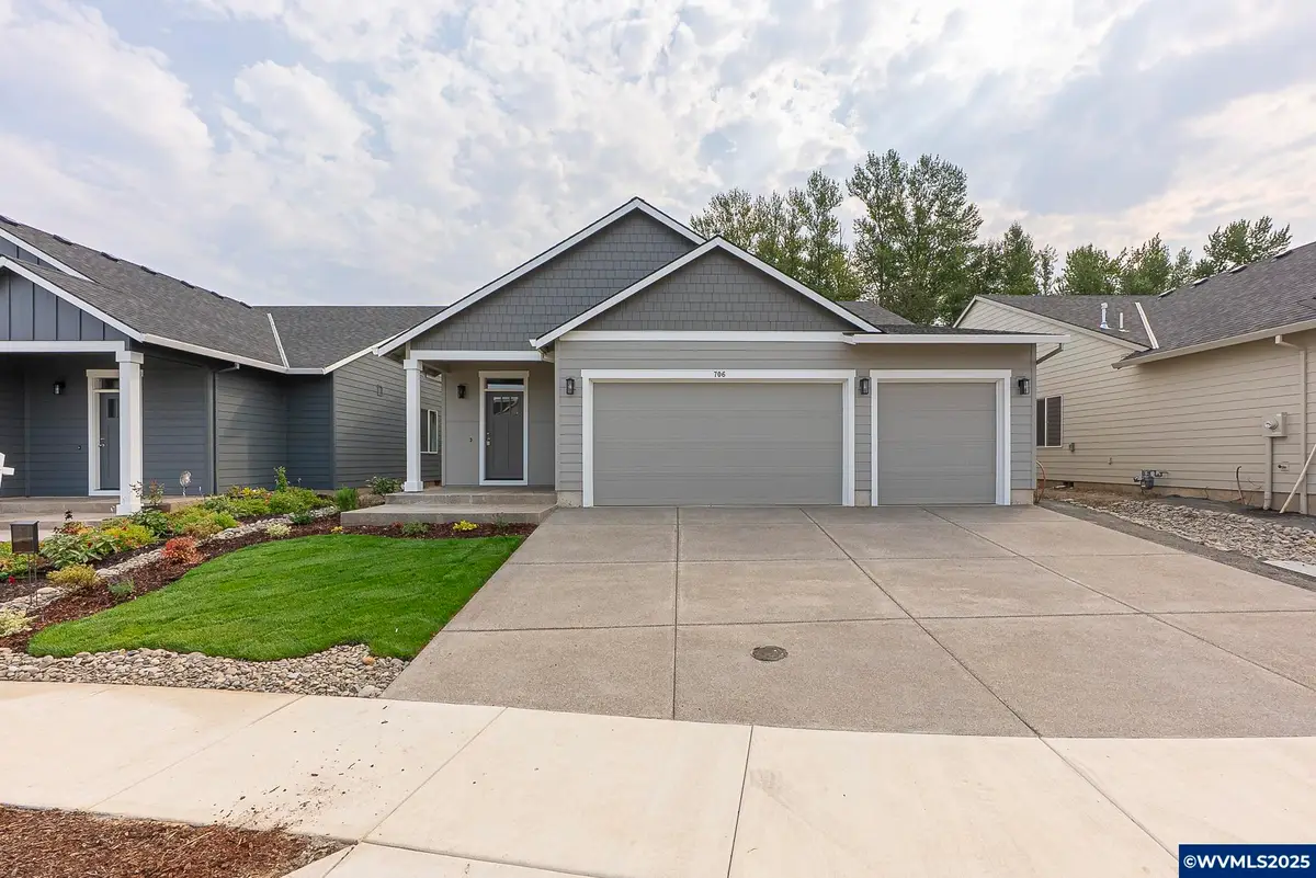 706  Tigerlily St, Silverton, OR 97381 - Image #1