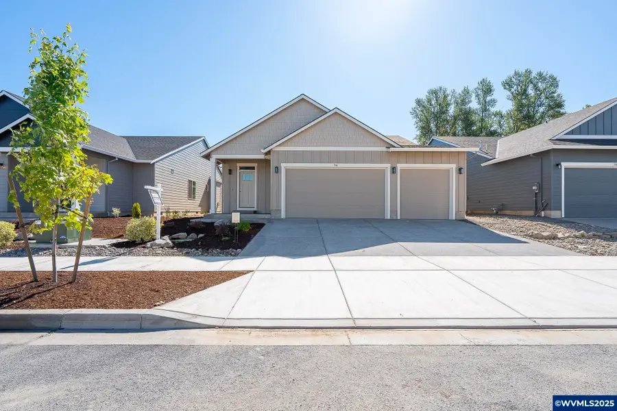 714  Tigerlily St, Silverton, OR 97381 - Image #2