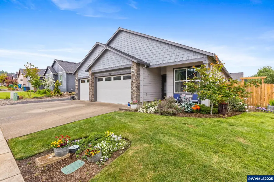 901  Riley Dr NE, Silverton, OR 97381 - Image #2