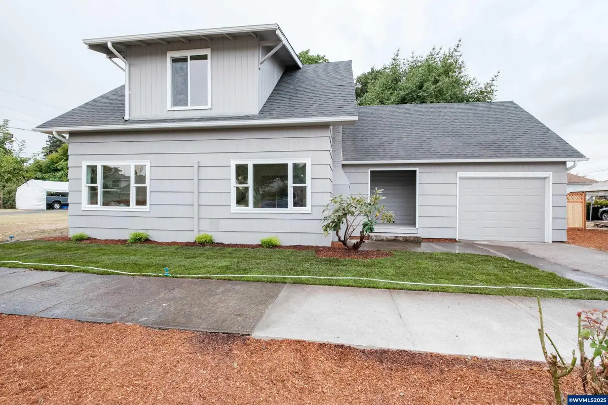 340  Moore St, Harrisburg, OR 97446 - Image #1