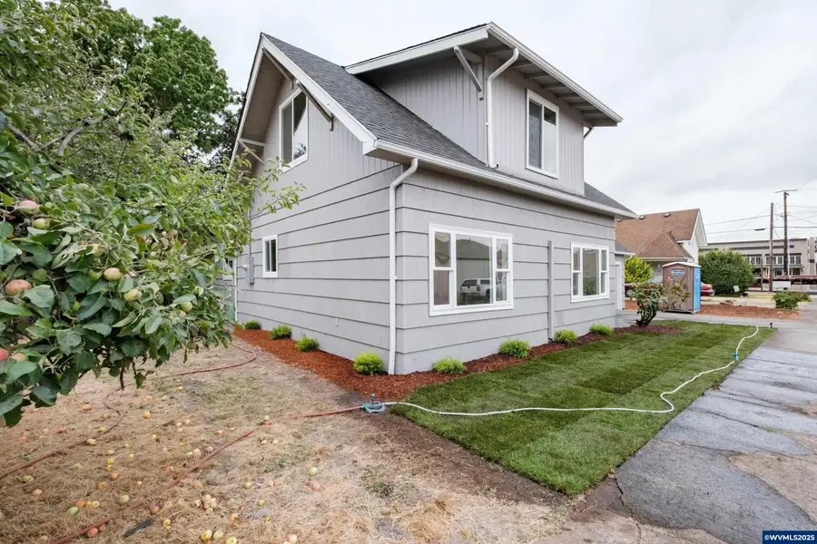 340  Moore St, Harrisburg, OR 97446 - Image #3