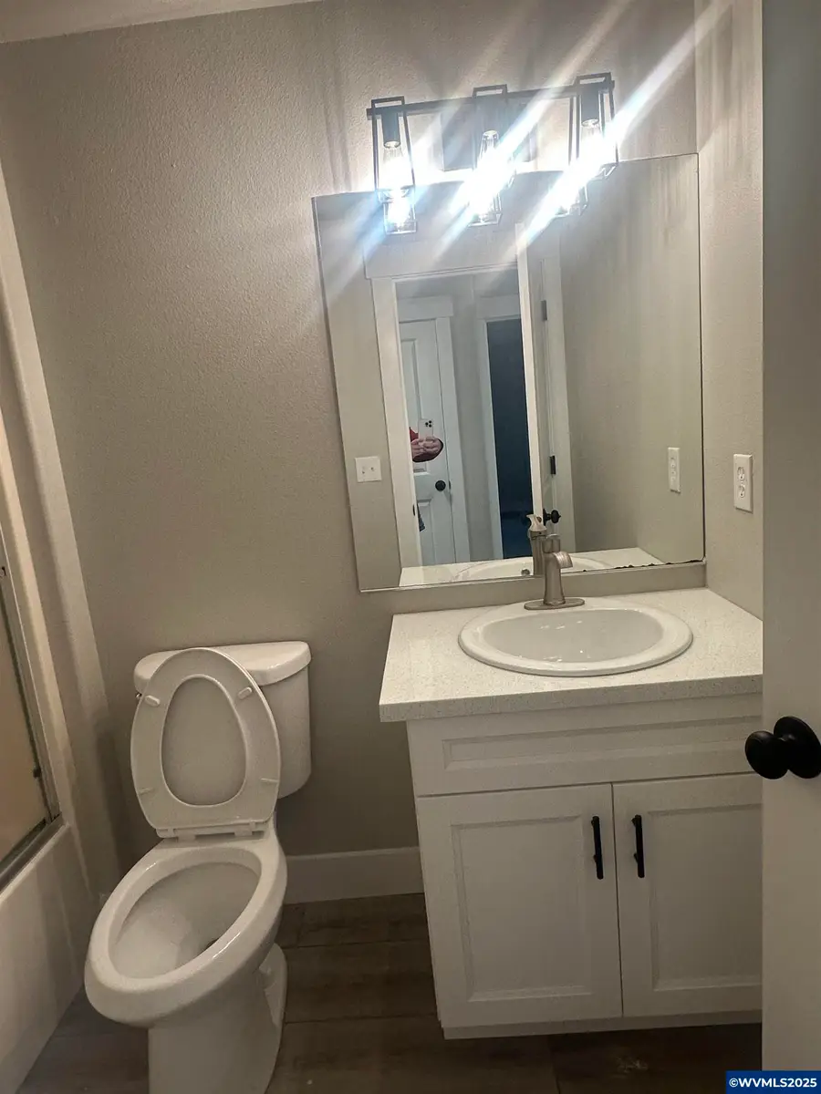 1033 S 6th St, Independence, OR 97351 - Image #2