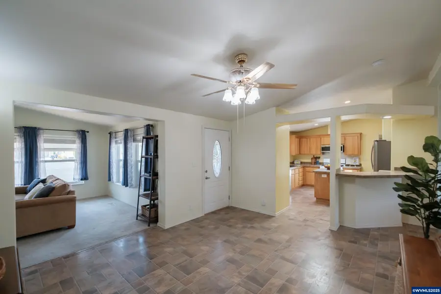 698  Royalty Cir NE, Salem, OR 97301 - #3