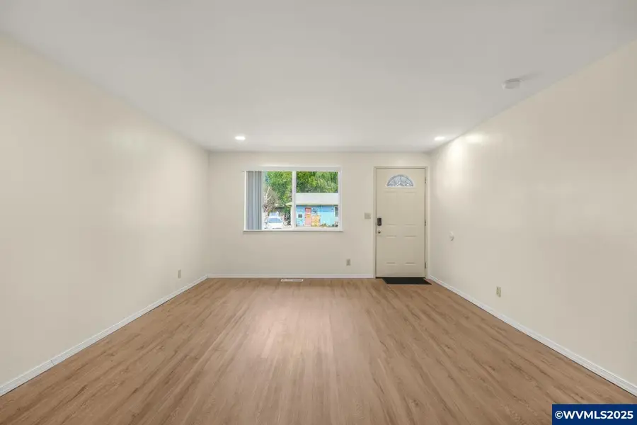 47666 W 1ST St, Oakridge, OR 97463 - Image #2