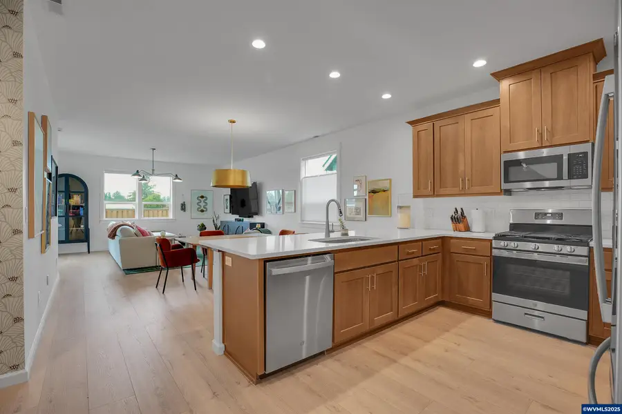 872  Laurel Pl, Silverton, OR 97381 - Image #2