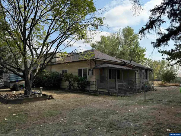 970  Lasalle St, Harrisburg, OR 97446