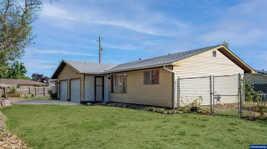 975 W E (-985) St, Lebanon, OR 97355 - Image #3