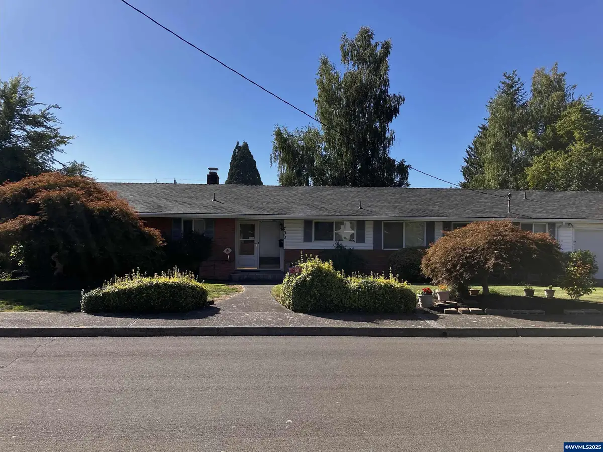 700 NW 18th Pl, McMinnville, OR 97128 - Image #1