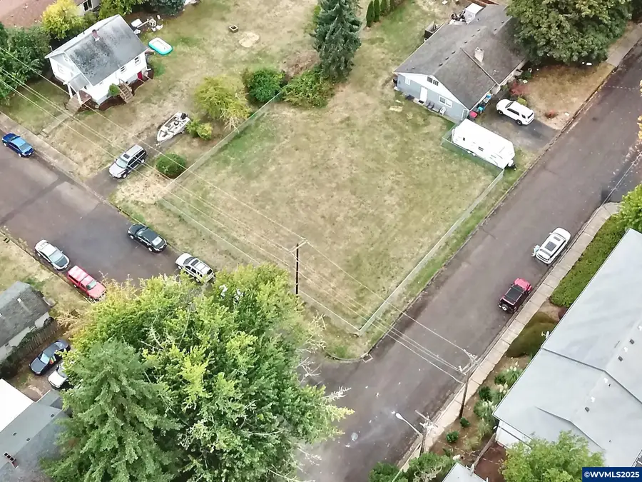 724 SW Edmunston St, McMinnville, OR 97128 - #3