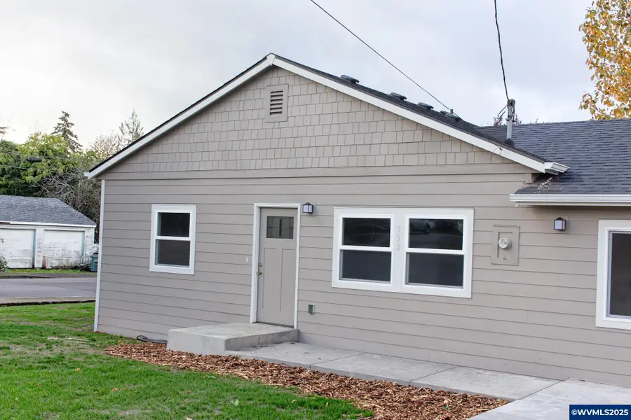 552 N Log Cabin St, Independence, OR 97351 - Image #2