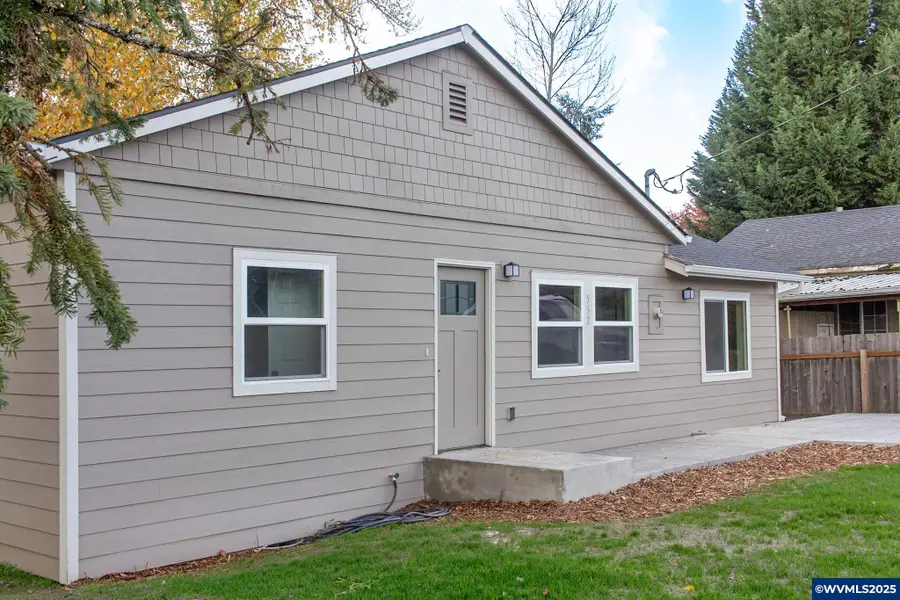 552 N Log Cabin St, Independence, OR 97351 - Image #3