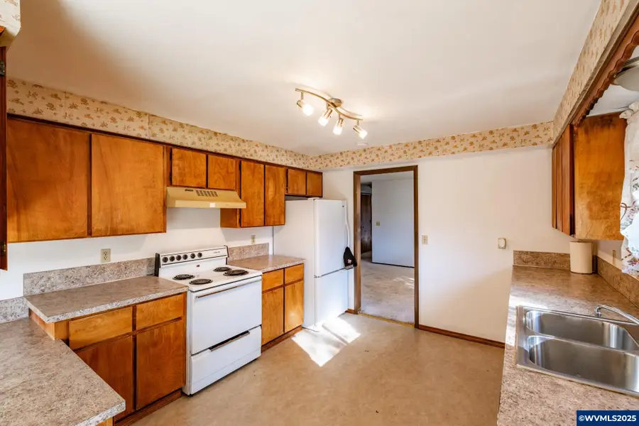 951  Dogwood (2 Homes) St, Sweet Home, OR 97386 - Image #3