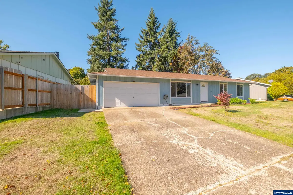 5555  Red Leaf Dr S, Salem, OR 97306 - Image #1