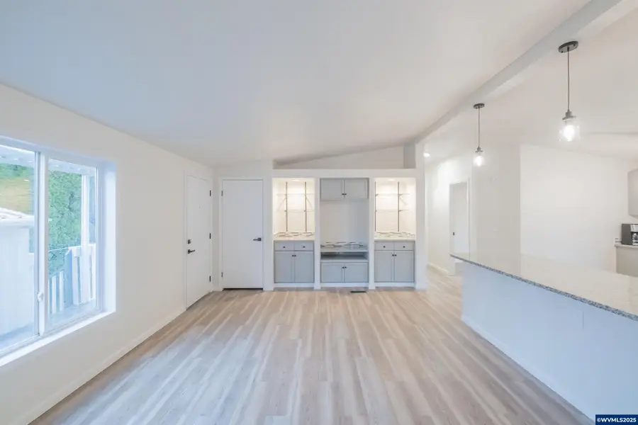 1307 S Water St, Silverton, OR 97381 - Image #2