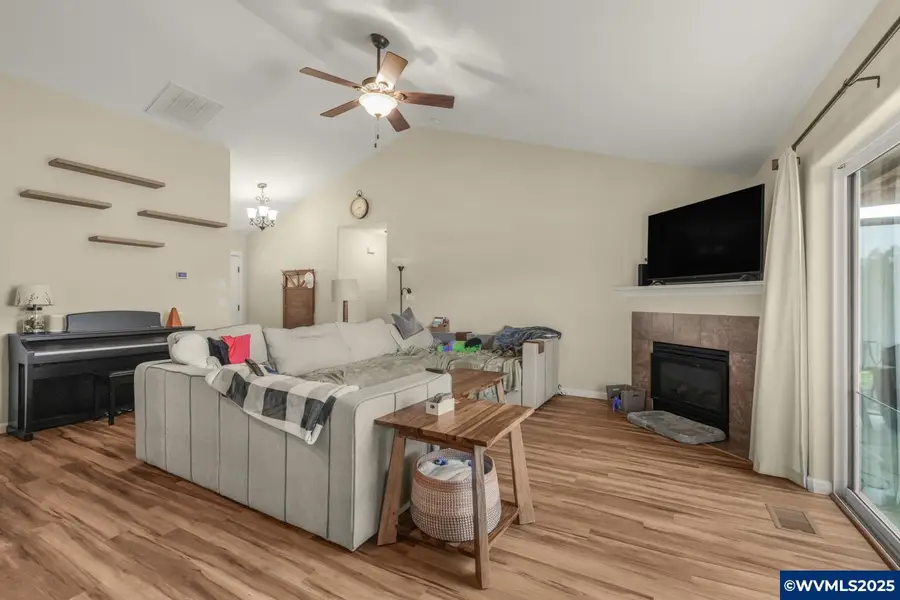 123  Camellia Dr, Lebanon, OR 97355 - Image #2