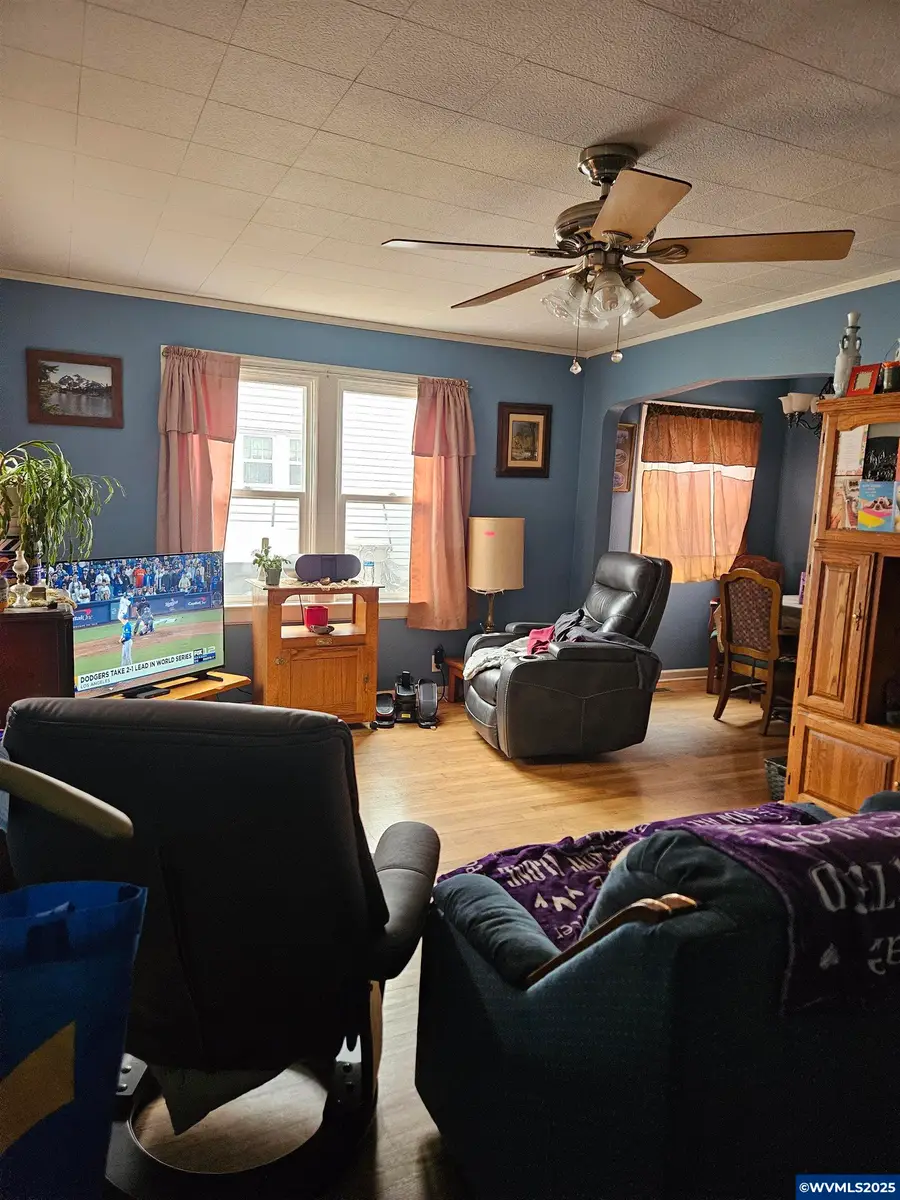 749 SW Washington St, Dallas, OR 97338 - Image #2