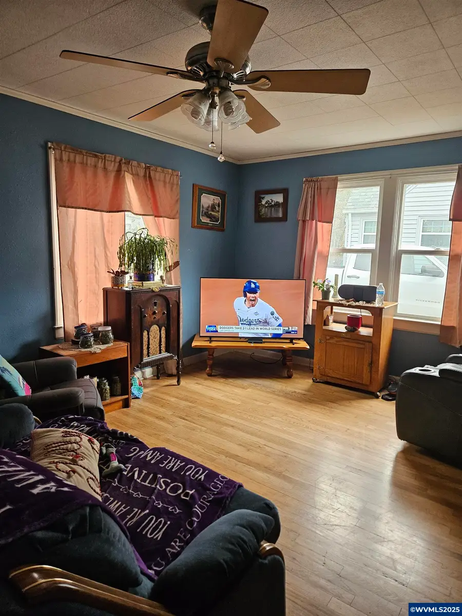 749 SW Washington St, Dallas, OR 97338 - Image #3