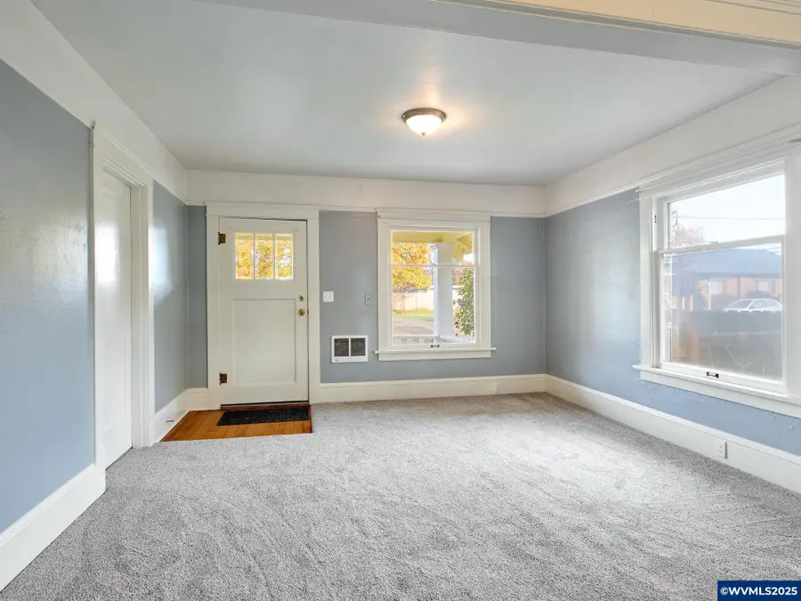 308  A St, Silverton, OR 97381 - #3