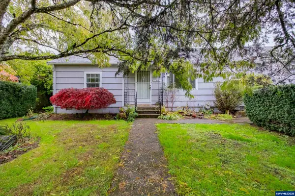 1926 SE Holman Av, Dallas, OR 97338