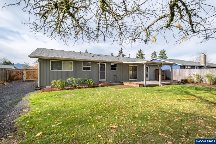 695 S 16th St, Lebanon, OR 97355 - Image #2