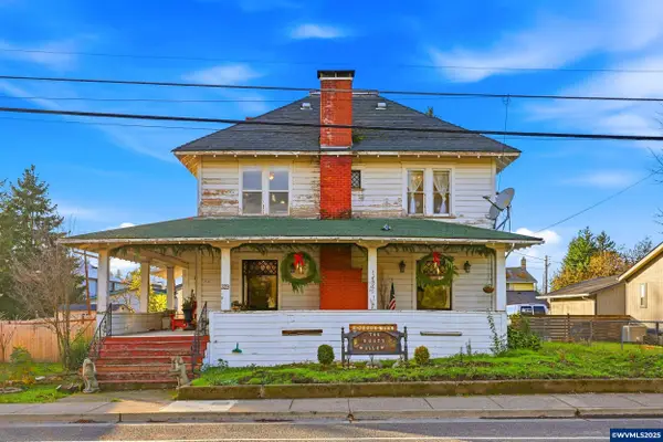 329 S 1st Av, Mill City, OR 97360