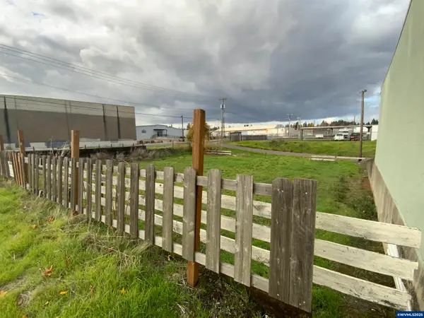 795  Edgewater St NW, Salem, OR 97304