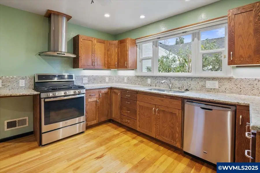 1725  24th St NE, Salem, OR 97301 - Image #2