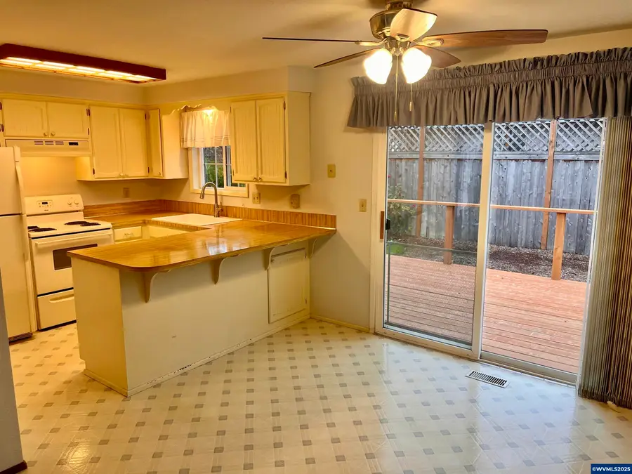 1920  SE Breakwood Cir, Albany, OR 97322 - Image #2