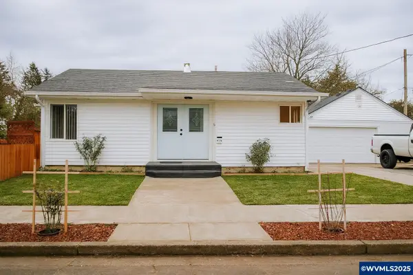 913  6th Av, Sweet Home, OR 97386