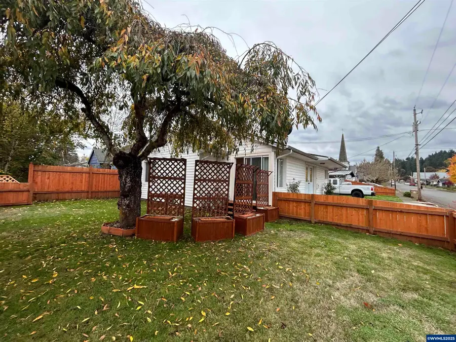 913  6th Av, Sweet Home, OR 97386 - Image #3