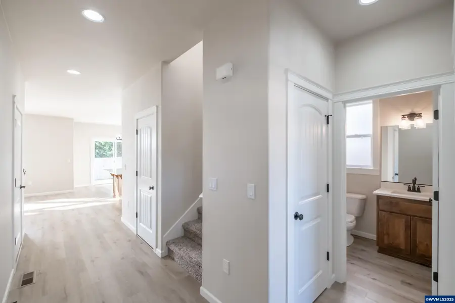 383 NW Denton Av, Dallas, OR 97338 - Image #3