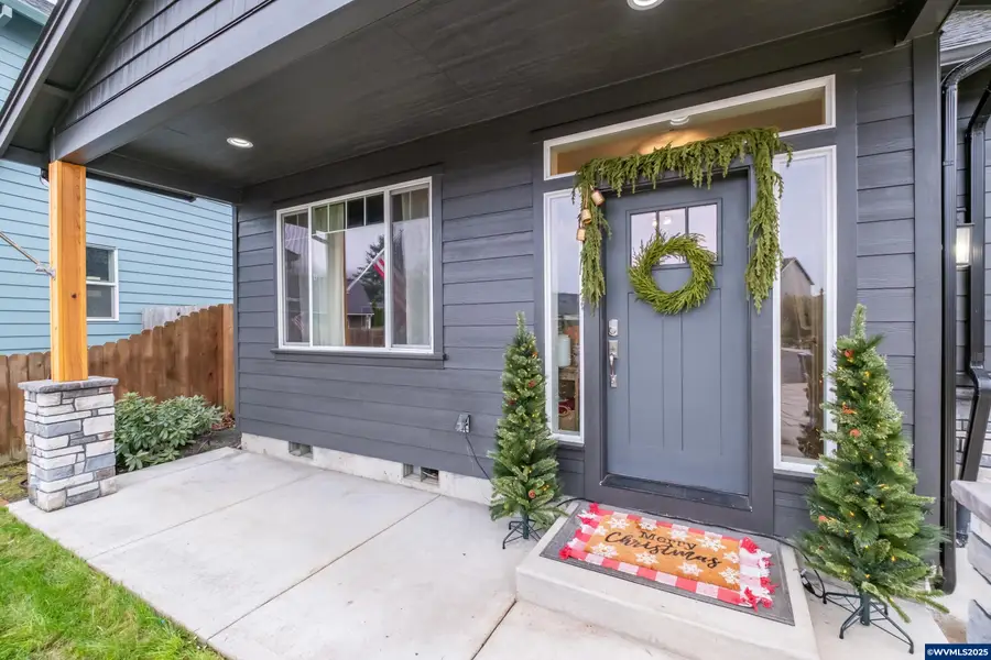 1024  Robbins Ct, Lebanon, OR 97355 - Image #2