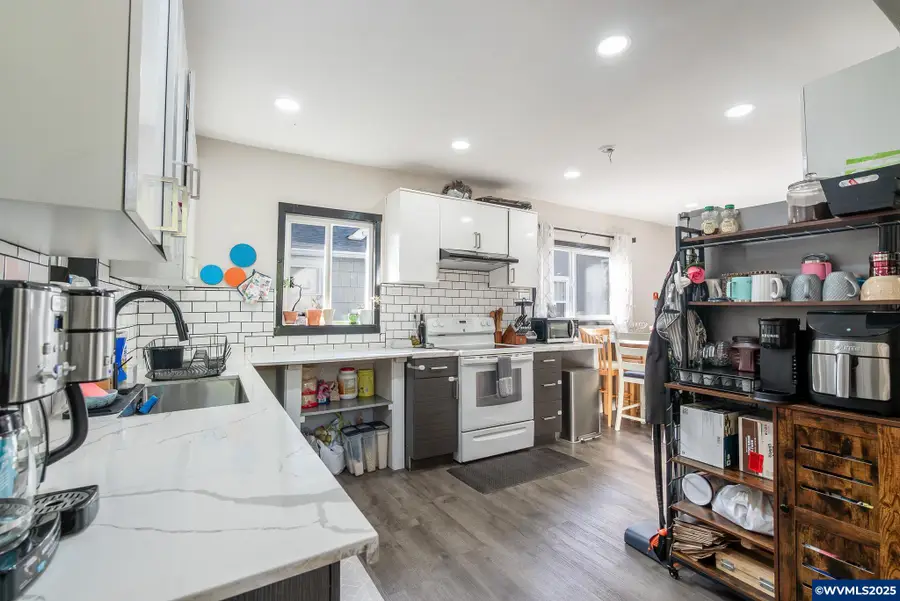 1060  15th St NE, Salem, OR 97301 - Image #2