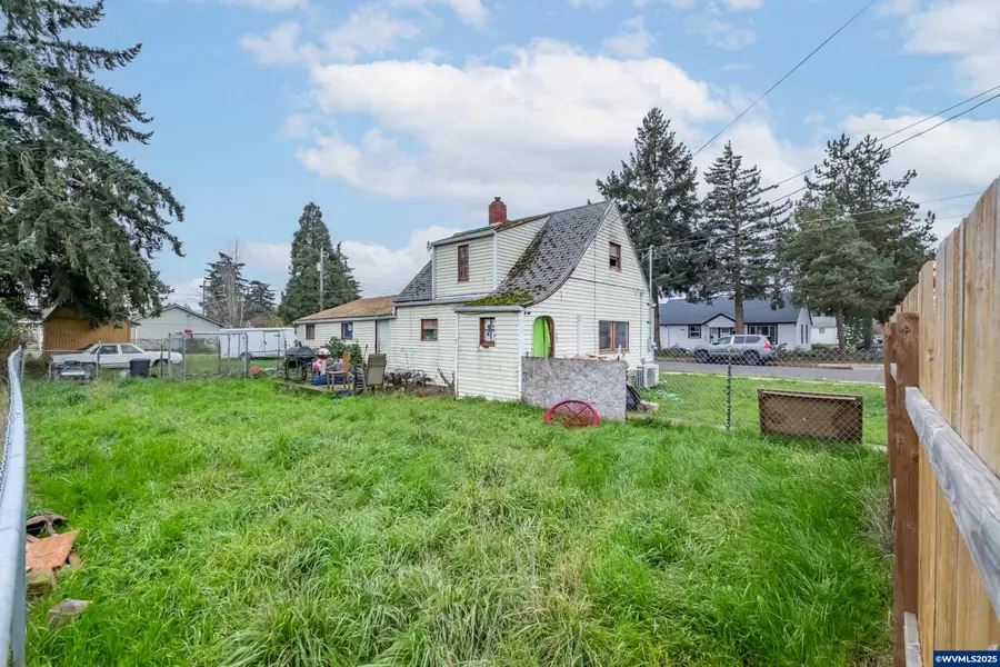 588 W Rose St, Lebanon, OR 97355 - Image #2