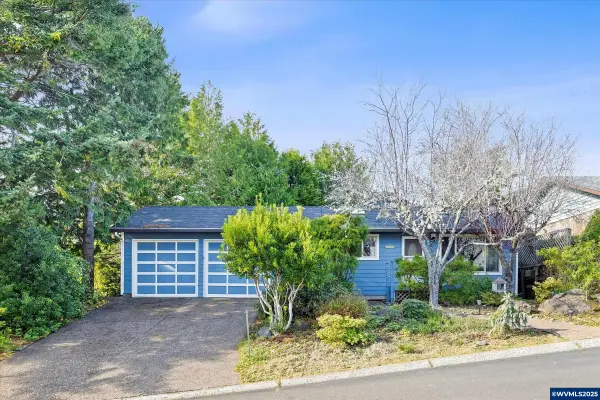 1420 SE Fairway Dr, Waldport, OR 97394