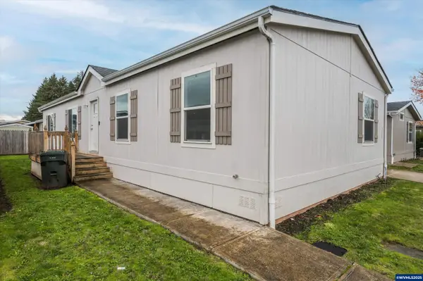 5217  Silver Lp NE, Salem, OR 97305