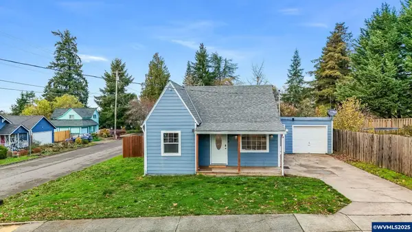 108  South St, Silverton, OR 97381