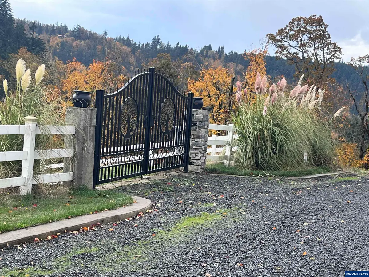 4555  Lobo Ln NE, Silverton, OR 97381 - Image #1