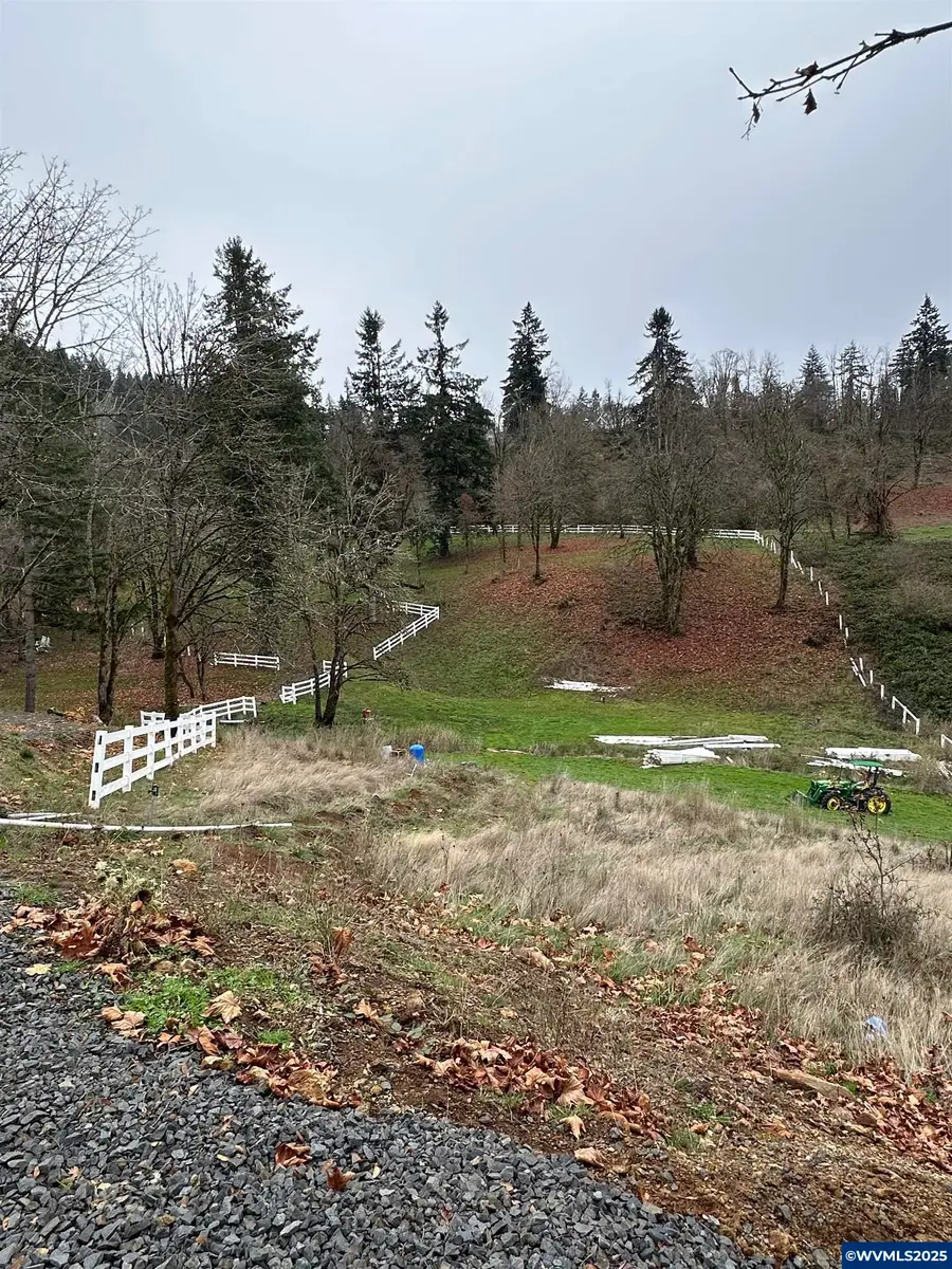 4555  Lobo Ln NE, Silverton, OR 97381 - Image #2