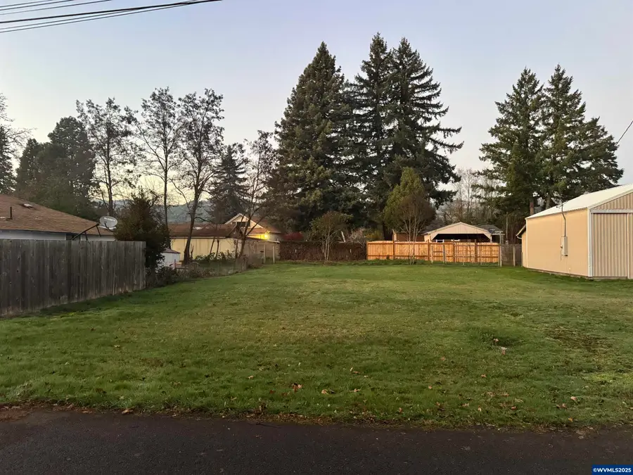 217 SE Juniper St, Mill City, OR 97360 - Image #2