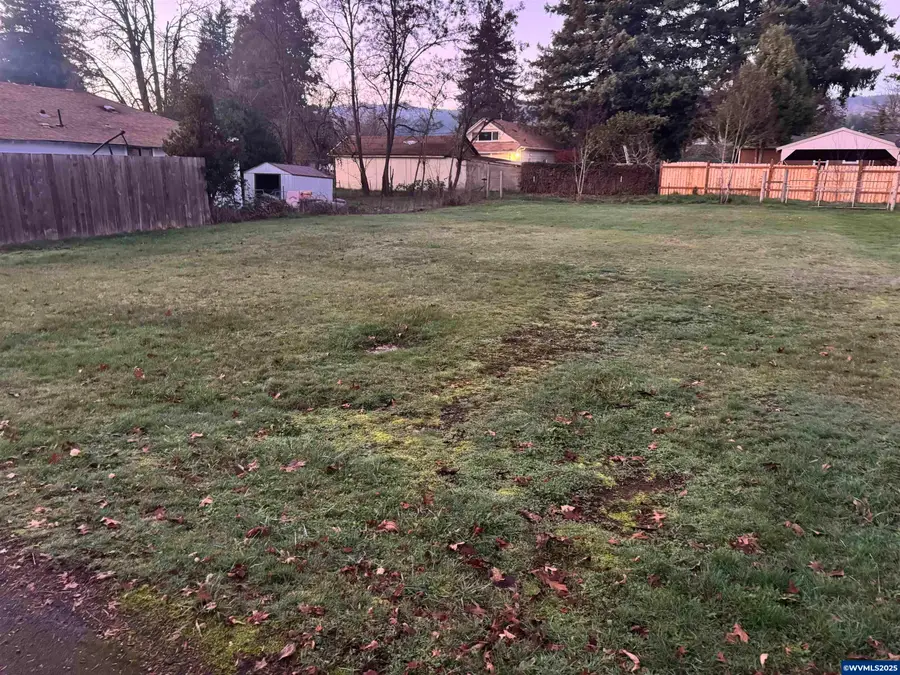 217 SE Juniper St, Mill City, OR 97360 - Image #3