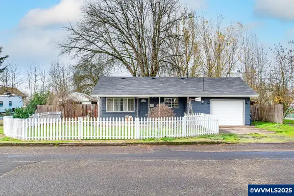 375 N 6th St, Harrisburg, OR 97446