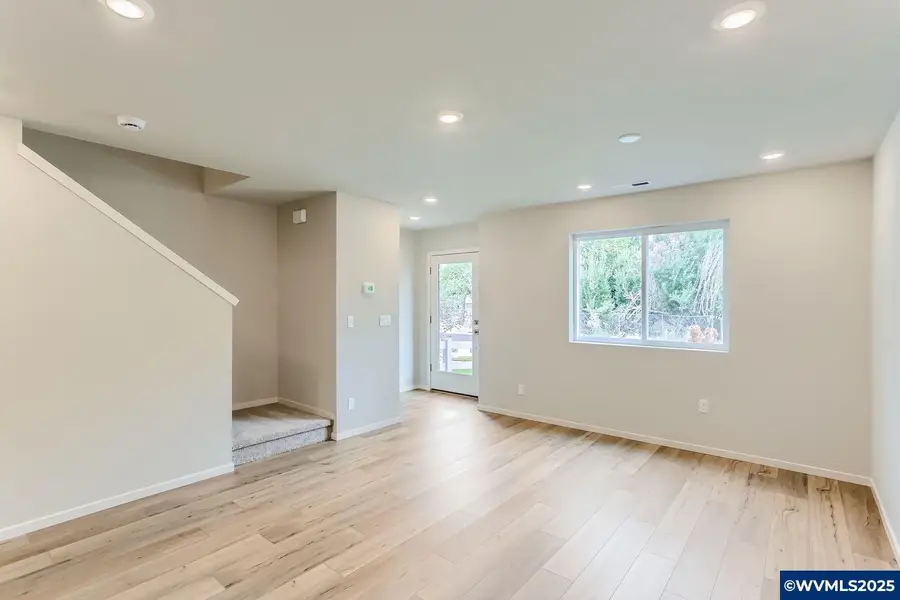 857  Sifuentez Ct, Woodburn, OR 97071 - Image #2