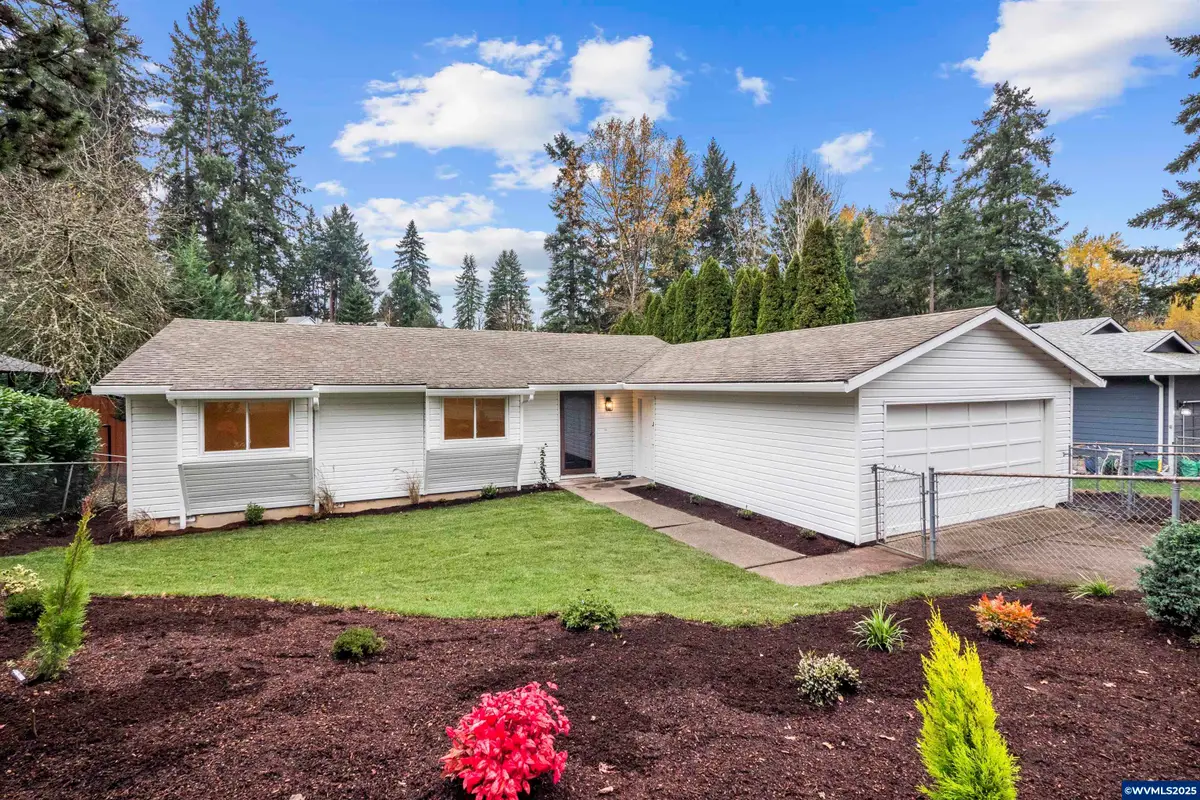 910 NE Hill Wy, Estacada, OR 97023 - Image #1