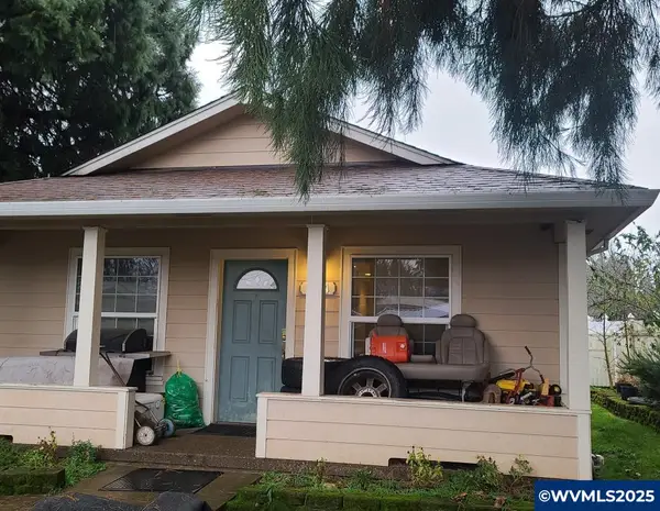 504  Wall St, Silverton, OR 97381