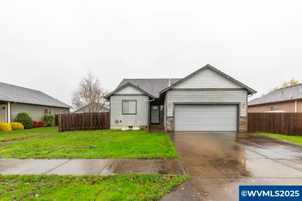 871  Mary Dr, Molalla, OR 97038