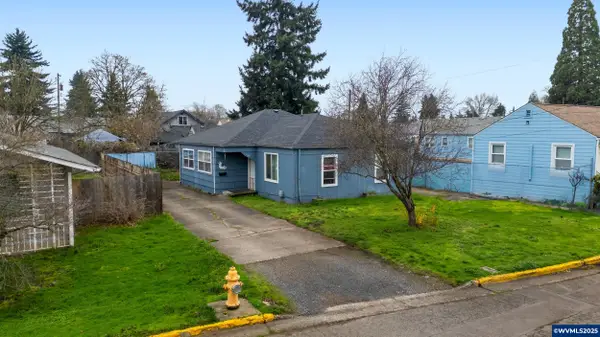 1453 (&1451)  Hiatt St, Lebanon, OR 97355